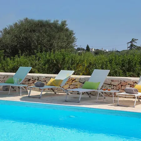 Td Trulli Della Magnolia Trulli W Amazing Garden Monopoli