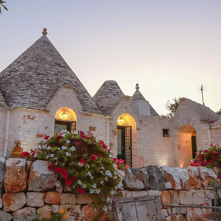 Casa de Férias Td Trulli Della Magnolia Trulli With Amazing Garden
