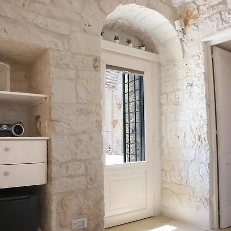 Td Trulli Della Magnolia Trulli With Amazing Garden Monopoli