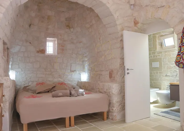 Holiday home Td Trulli Della Magnolia Trulli W Amazing Garden Monopoli